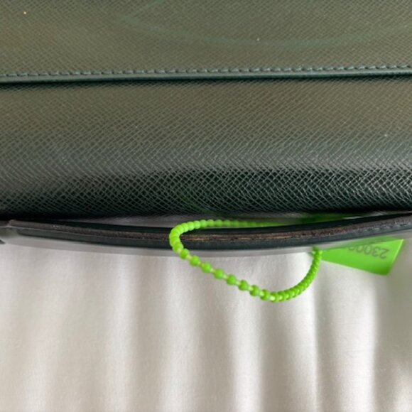 HALLOWEEN🎃DROP! Louis Vuitton Taiga Serviette Kourad Epicea Green Briefcase - Picture 7 of 16